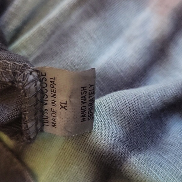 Custom Acid Wash Batik Tie Dye Top - Picture 4 of 4